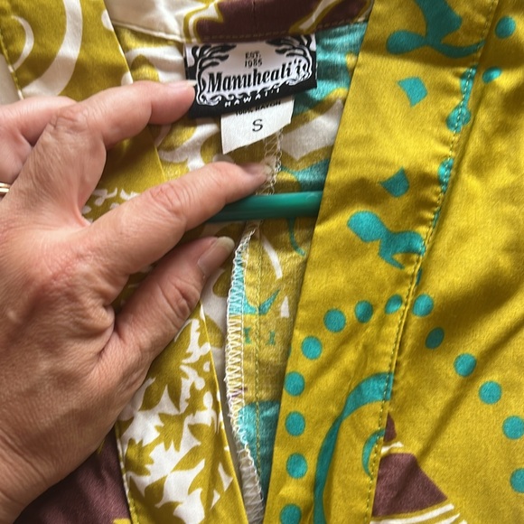 Manuhealii 3/4 sleeve button down top - Picture 3 of 4